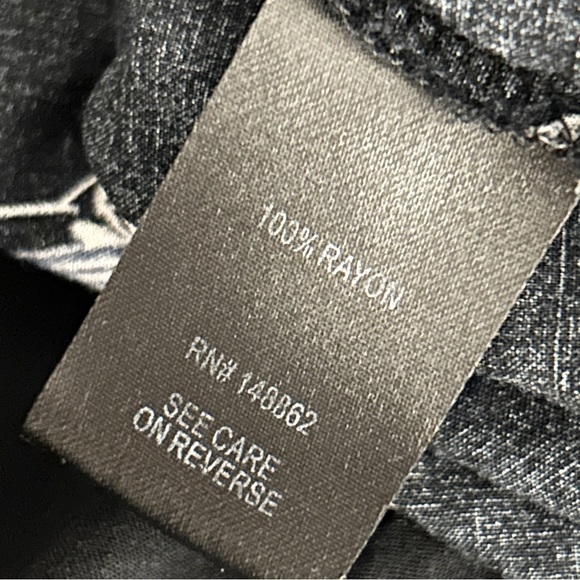 ❤️ Torrid Black Button Down Shirt with Bulldog Print - Picture 6 of 9